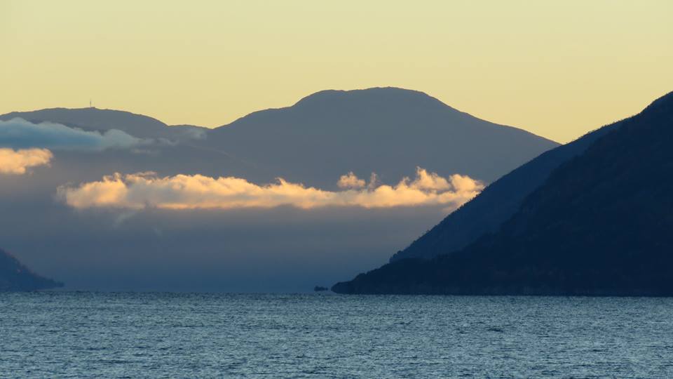 Fjord fjell skyer natur
